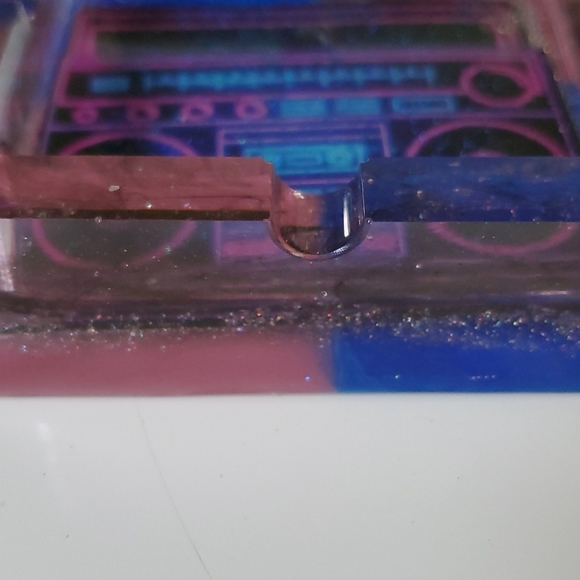 Resin ashtray - Picture 9 of 12